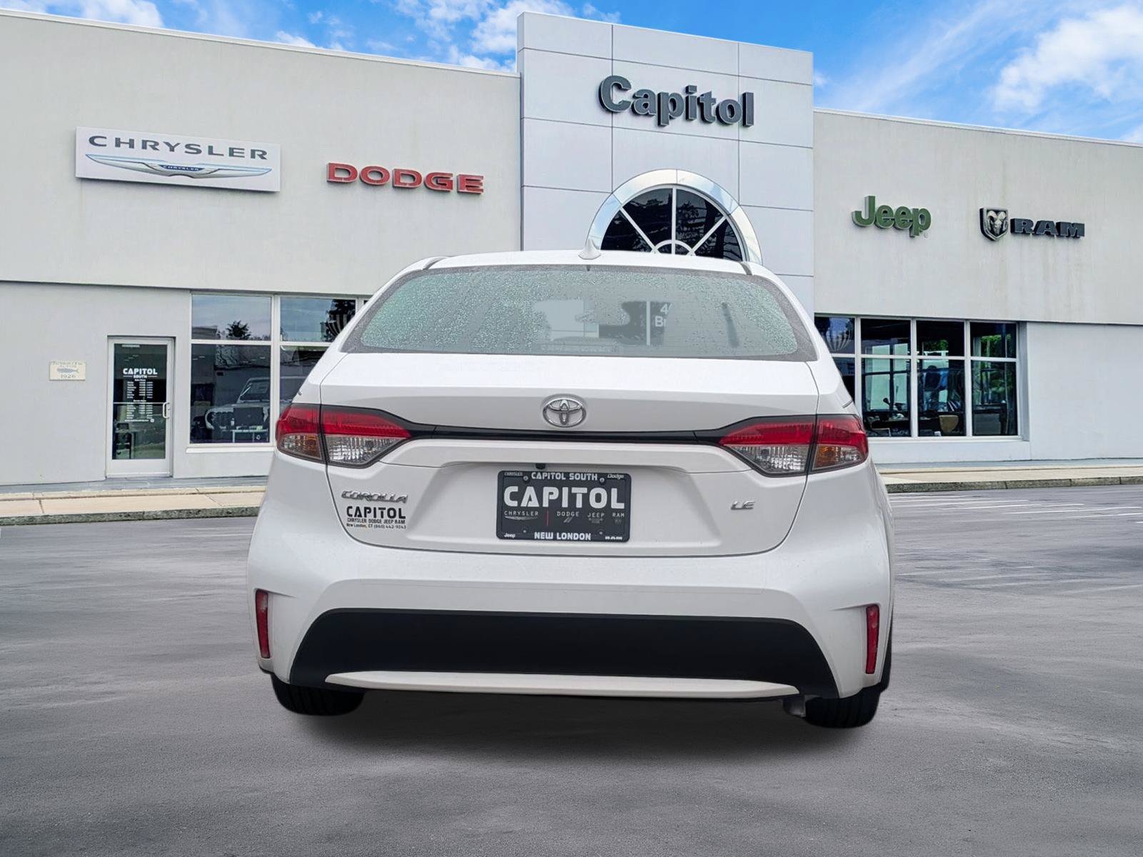 Used 2020 Toyota Corolla LE FWD image 4