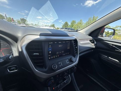 Used 2021 GMC Acadia Denali w/ Denali Technology Package FWD image 19