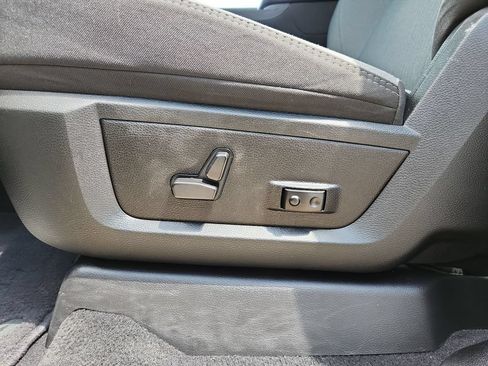 Used 2024 RAM 2500 Big Horn AWD/4WD image 4