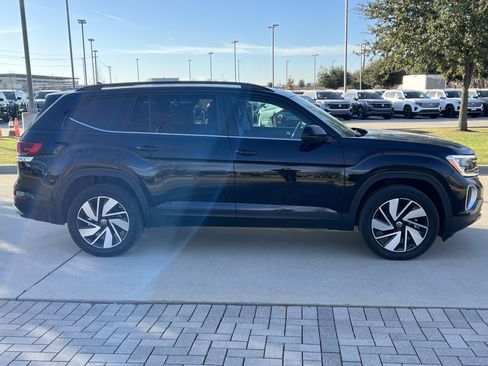 Certified 2025 Volkswagen Atlas SE w/ Panoramic Sunroof Package image 11