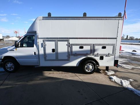 Used 2024 Ford E-350 and Econoline 350 Super Duty w/ Power Windows & Locks Group image 9