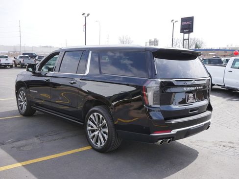 Used 2025 Chevrolet Suburban High Country AWD/4WD image 5