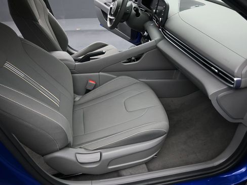 Certified 2025 Hyundai Elantra Sport image 41