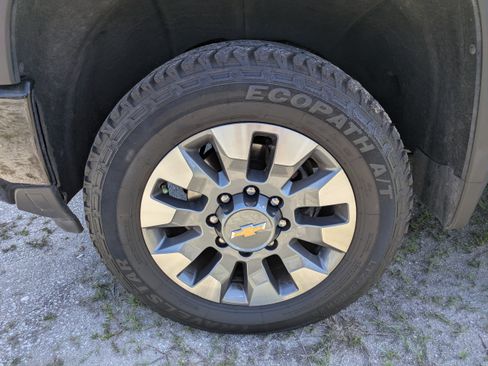 Used 2024 Chevrolet Silverado 2500 Custom w/ Custom Value Package AWD/4WD image 12