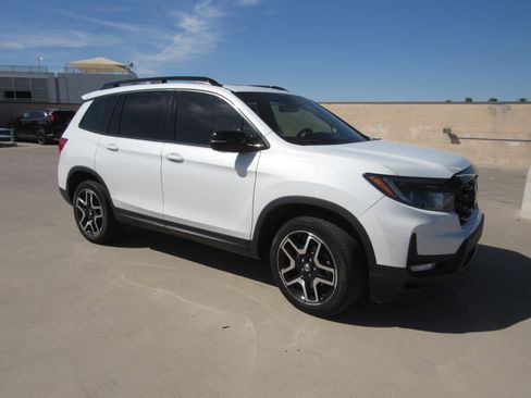 Used 2023 Honda Passport Elite image 2