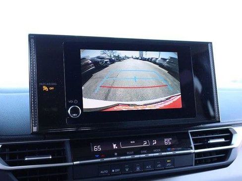 Used 2025 Toyota Sienna LE w/ LE Plus Package AWD/4WD image 15