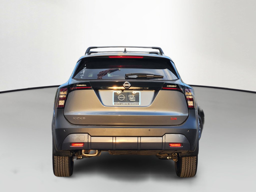 Used 2026 Nissan Kicks SR w/ SR Premium Package FWD image 6