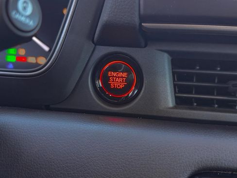 Used 2024 Honda Pilot TrailSport image 19