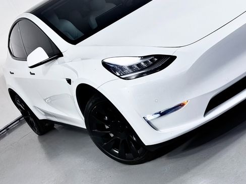 Used 2021 Tesla Model Y Long Range image 4