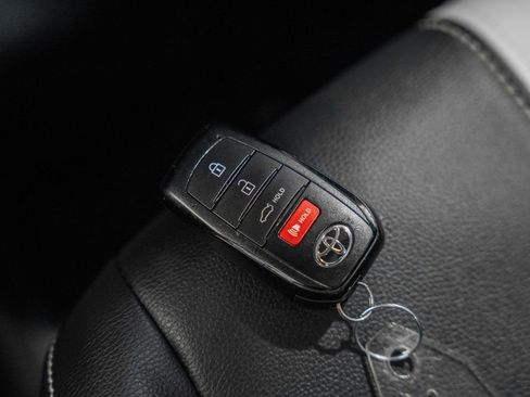 Used 2025 Toyota Camry SE image 43