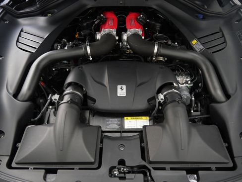 Used 2015 Ferrari California T RWD image 12