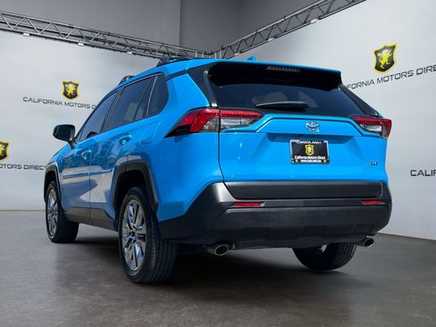 Used 2019 Toyota RAV4 XLE Premium w/ Carpet Mat Package FWD image 6
