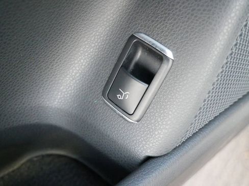 Used 2020 Mercedes-Benz GLA 250 4MATIC image 17