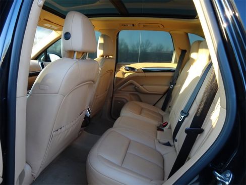Used 2015 Porsche Cayenne S image 14