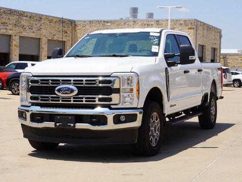 Used 2025 Ford F250 XLT w/ FX4 Off-Road Package AWD/4WD image 3