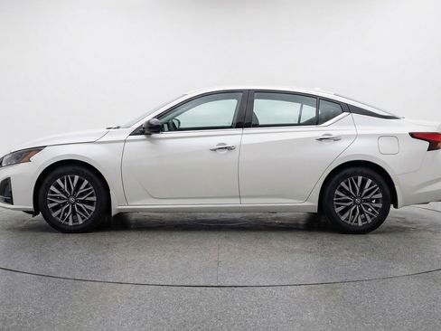 Used 2025 Nissan Altima 2.5 SV image 5
