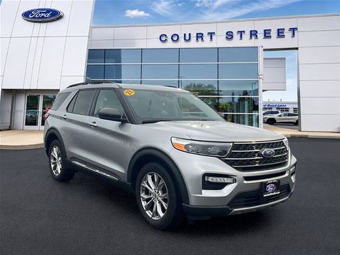 Certified 2023 Ford Explorer XLT w/ Equipment Group 202A AWD/4WD image 3