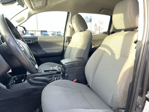 Used 2020 Toyota Tacoma SR image 13