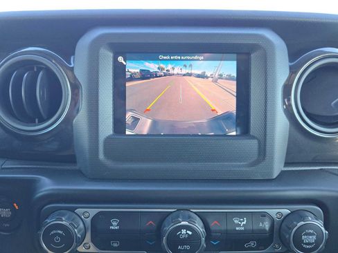 Used 2021 Jeep Gladiator Sport image 25