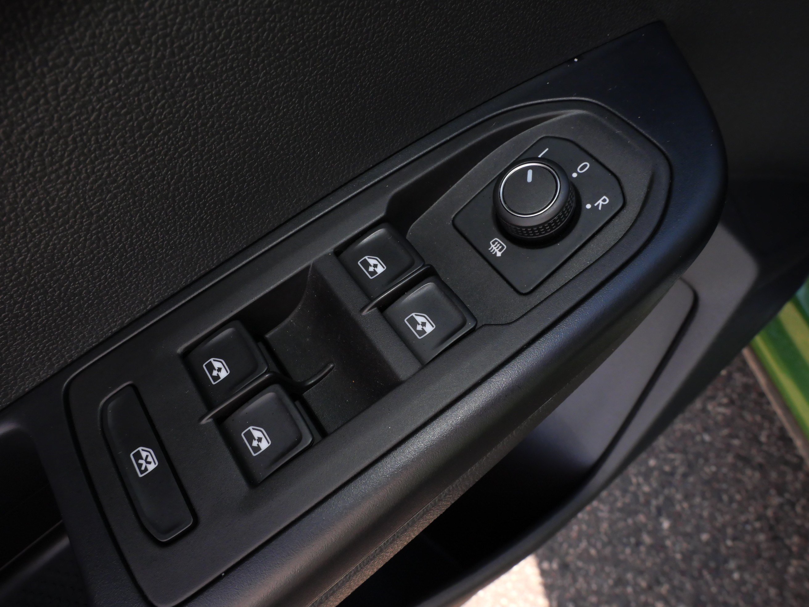 Certified 2025 Volkswagen Taos SE AWD/4WD image 19