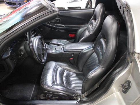 Used 2001 Chevrolet Corvette Coupe w/ Preferred Equipment Group2 image 32