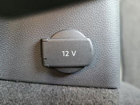 Used 2020 Volkswagen Tiguan SE image 9