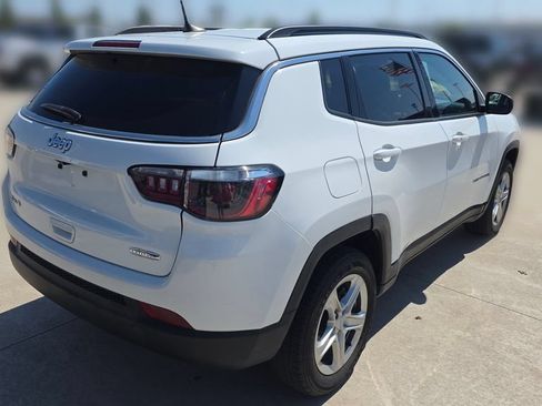 Used 2023 Jeep Compass Latitude AWD/4WD image 5