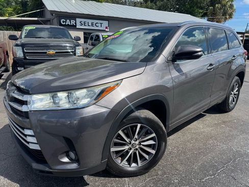 Used 2017 Toyota Highlander XLE image 1