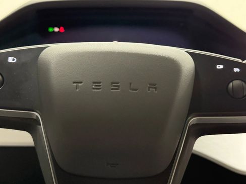 Used 2022 Tesla Model S Plaid image 17