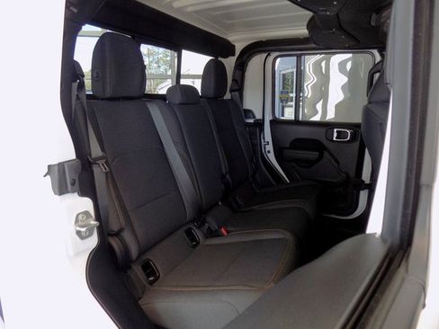 Certified 2025 Jeep Gladiator Nighthawk image 28