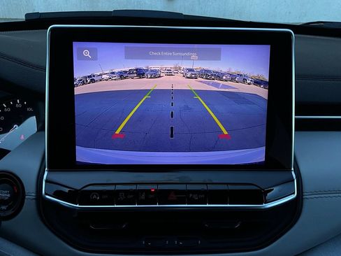 Used 2025 Jeep Compass Limited image 34