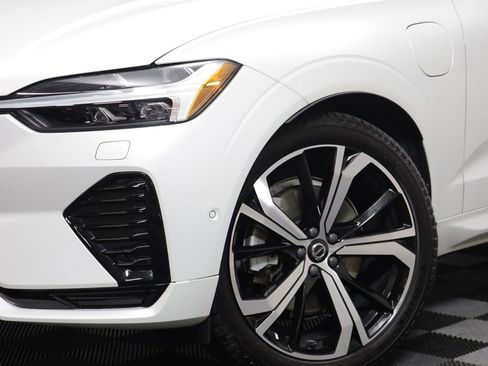 Used 2022 Volvo XC60 T8 R-Design w/ Advanced Package image 3