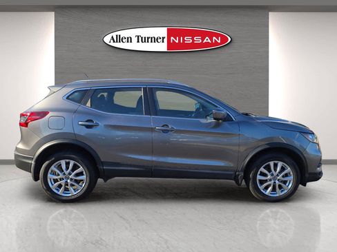 Used 2021 Nissan Rogue Sport SV image 4