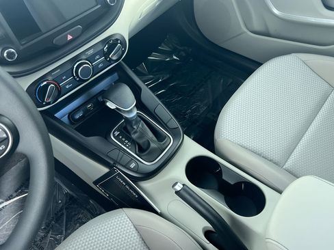 Certified 2025 Kia Soul LX image 21