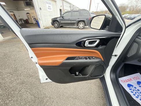 Used 2024 Jeep Compass Limited image 13