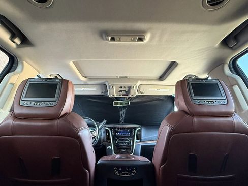 Used 2019 Cadillac Escalade ESV Luxury RWD image 47