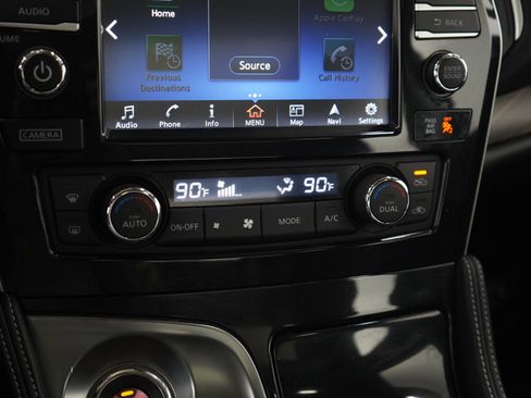 Used 2017 Nissan Maxima Platinum image 21