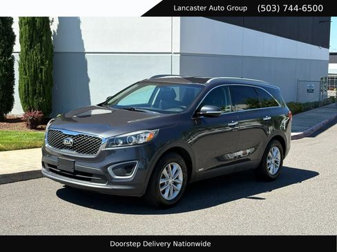Used 2017 Kia Sorento AWD w/ LX Convenience Package image 1