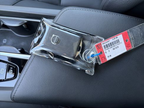 Certified 2025 Volvo XC60 B5 Plus w/ Climate Package image 38