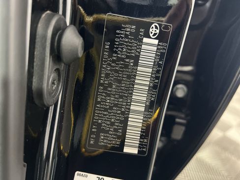 Used 2025 Toyota Corolla LE FWD image 31
