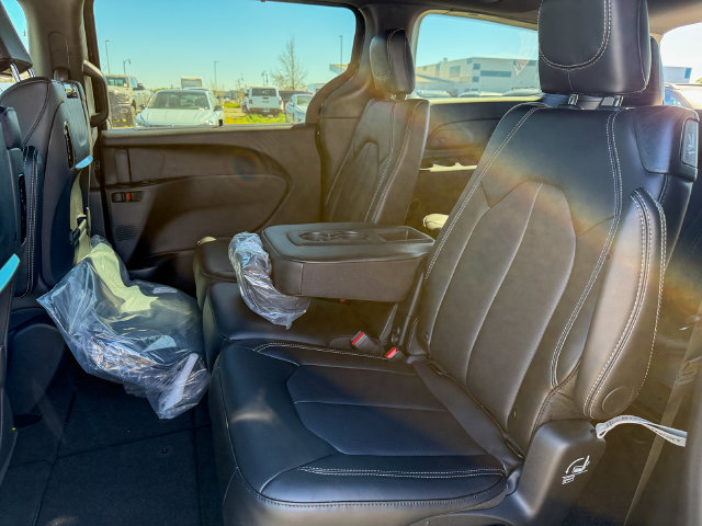 New 2026 Chrysler Pacifica Select FWD image 21