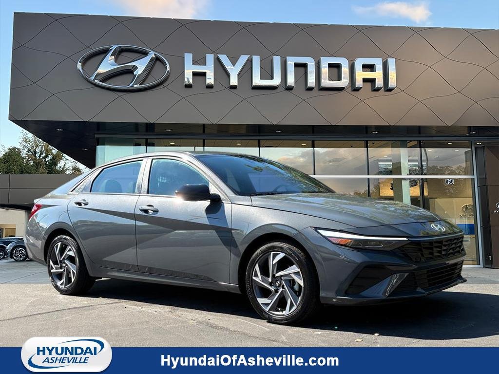Certified 2025 Hyundai Elantra Sport FWD image 1