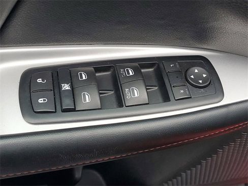 Used 2015 Dodge Journey R/T w/ Flexible Seating Group image 16