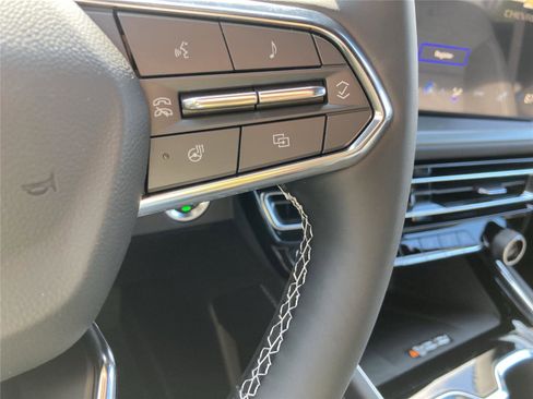 New 2026 Chevrolet Traverse LT image 13