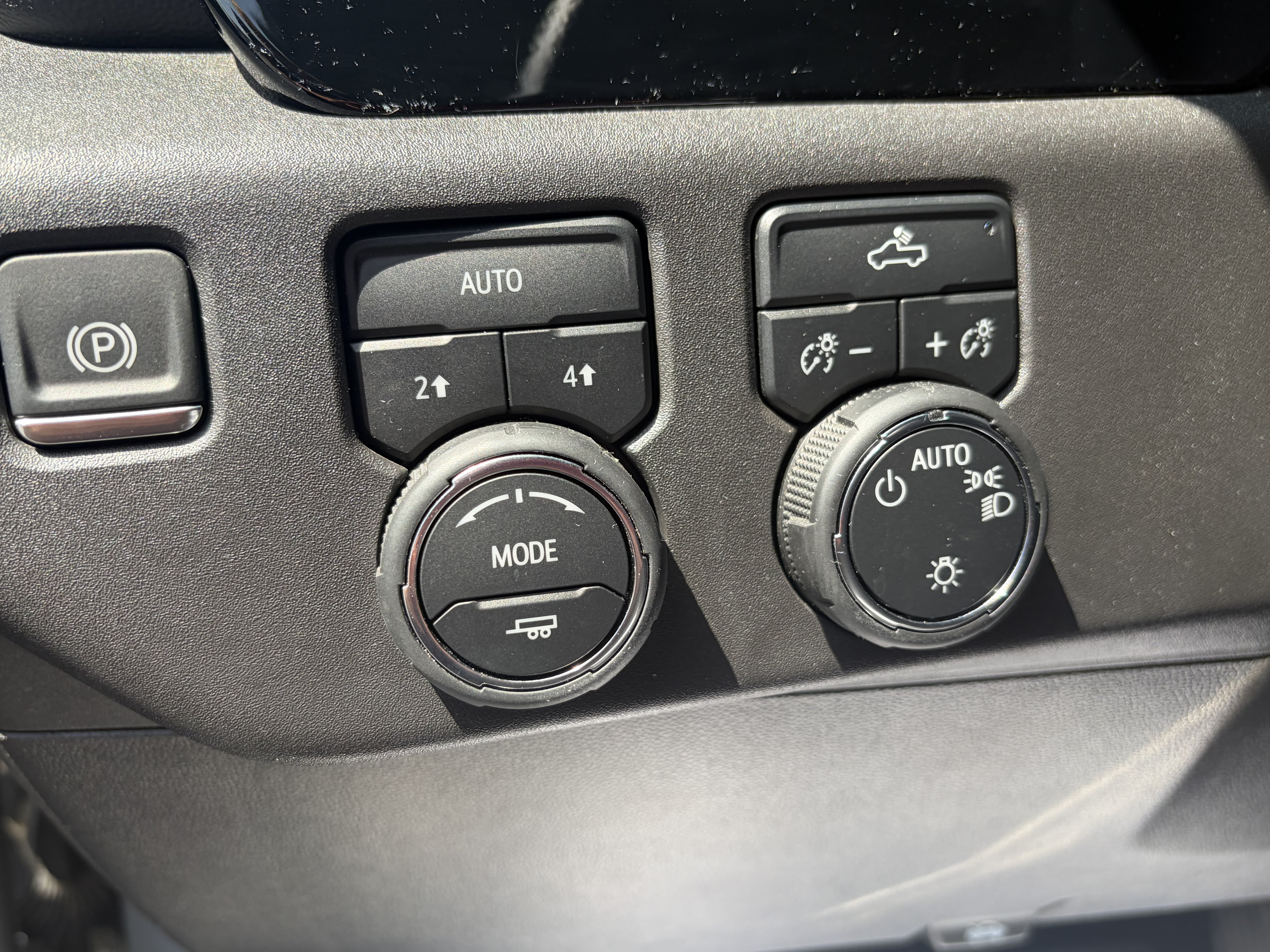 Used 2024 Chevrolet Silverado 1500 LT AWD/4WD image 19