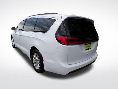 Used 2022 Chrysler Pacifica Touring-L FWD image 4