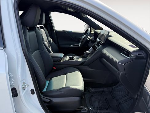Used 2024 Toyota Venza Nightshade AWD/4WD image 19
