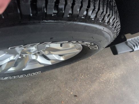 Used 2019 Chevrolet Silverado 1500 LT w/ All-Star Edition AWD/4WD image 4