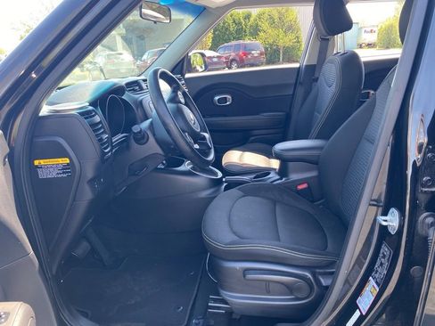 Used 2016 Kia Soul + image 13