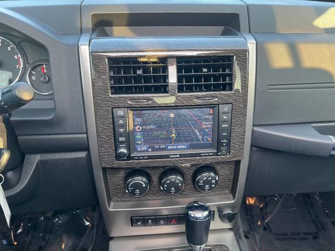 Used 2012 Jeep Liberty Limited Jet w/ Comfort/Convenience Group image 33